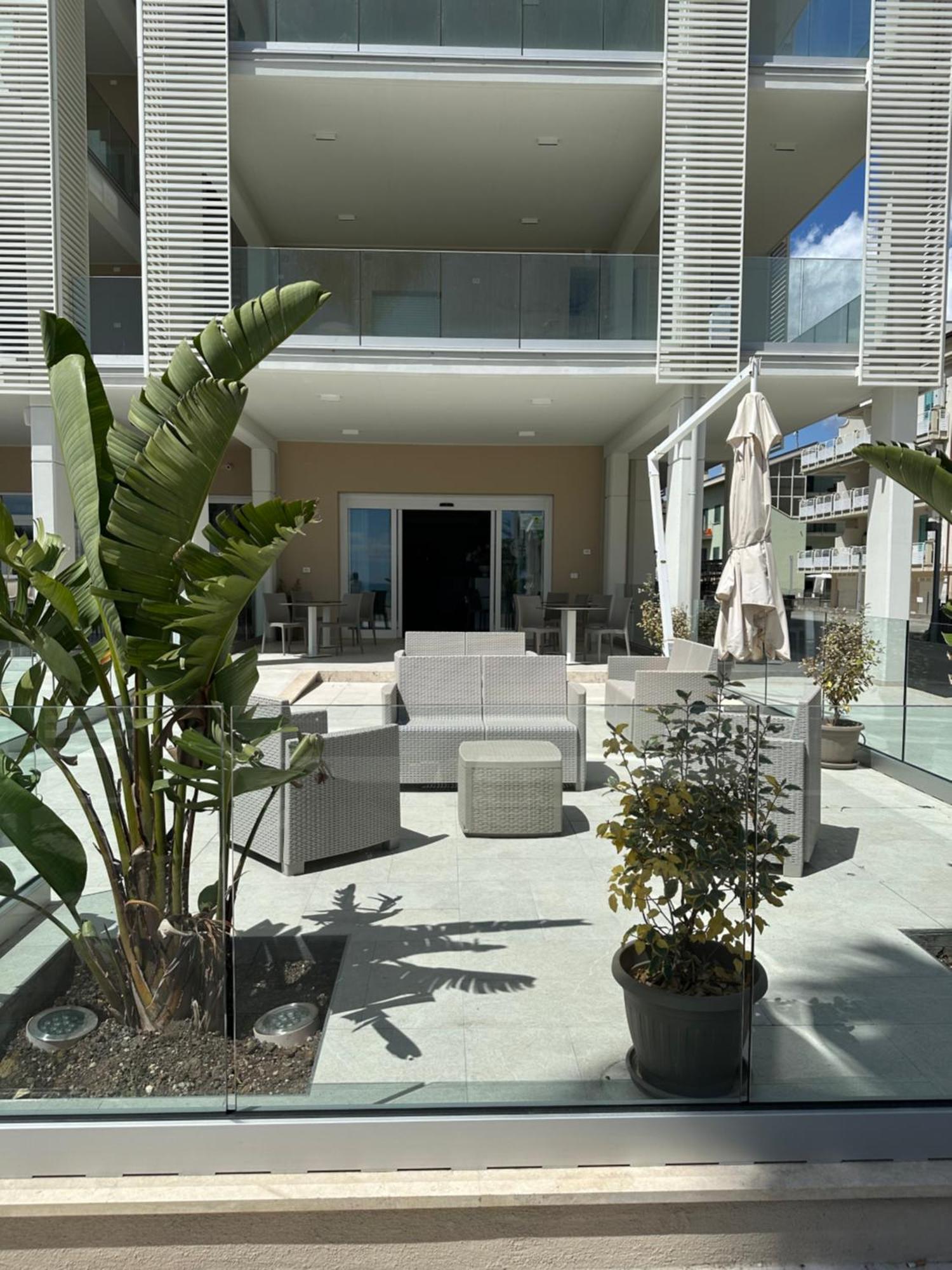 Hotel Petite Fleur อัลบา อาดริอาติกา ภายนอก รูปภาพ