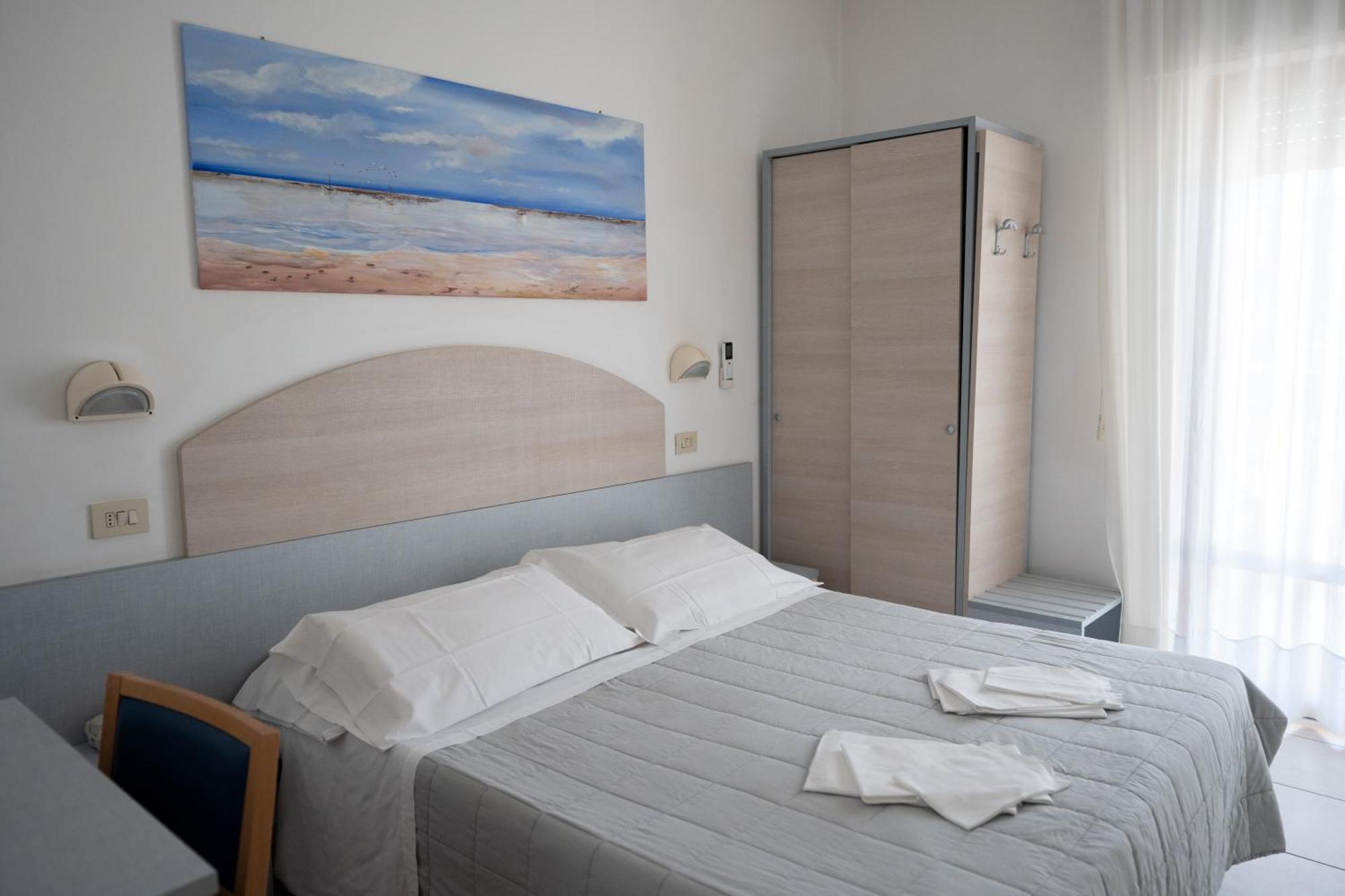 Hotel Petite Fleur อัลบา อาดริอาติกา ภายนอก รูปภาพ