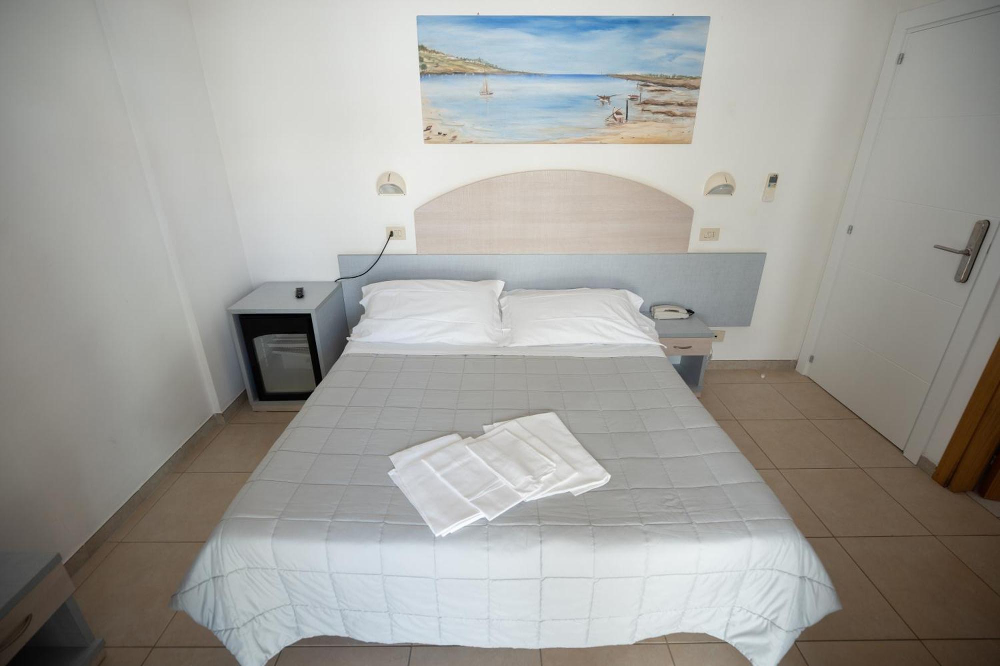 Hotel Petite Fleur อัลบา อาดริอาติกา ภายนอก รูปภาพ