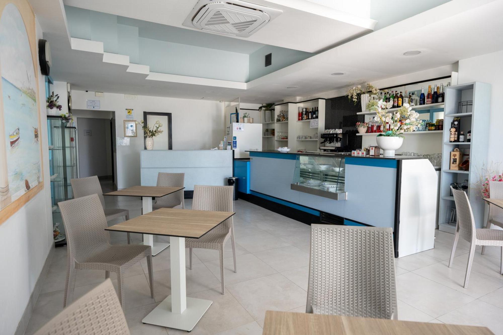 Hotel Petite Fleur อัลบา อาดริอาติกา ภายนอก รูปภาพ